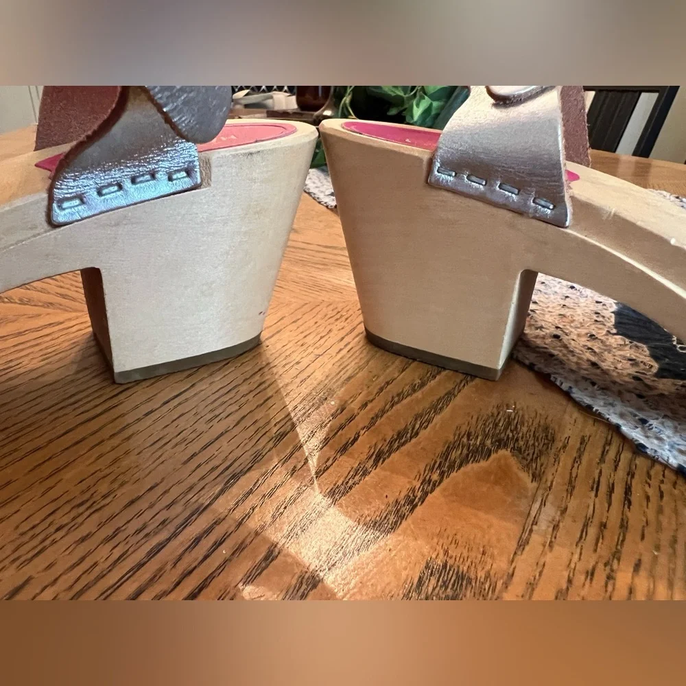 Swedish Hasbeens Metallic Silver Sandals - Picture 4 of 6